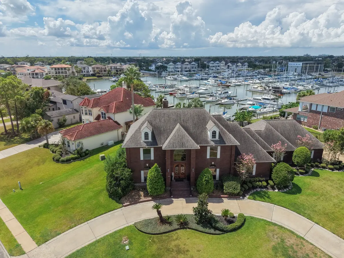 2207 Twin Oaks Boulevard, Kemah, TX 77565 - #1