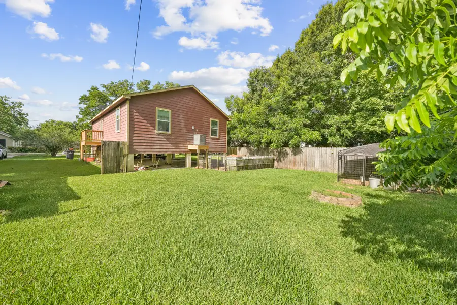 1402 W Phillips St, Alvin, TX 77511 - #2