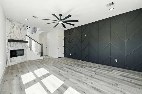 116 S 3rd Street, La Porte, TX 77571