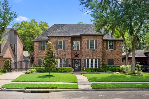 1002 Millstone Court, Sugar Land, TX 77498