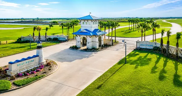 3513 Pelican Way, Palacios, TX 77465