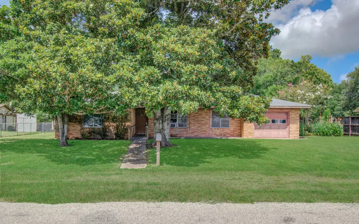 414 Forest Street, Columbus, TX 78934 - #1