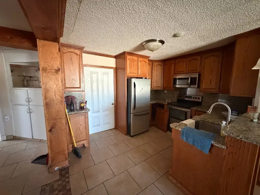 407 S Juarez Street, Crystal City, TX 78839 - #2
