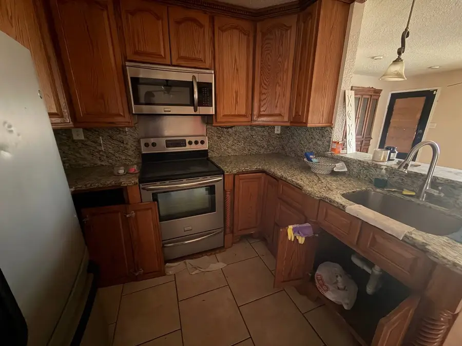 407 S Juarez Street, Crystal City, TX 78839 - #3