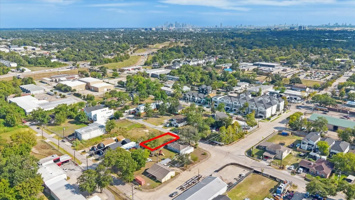 4836 Creekmont Drive, Houston, TX 77091 - Image #1