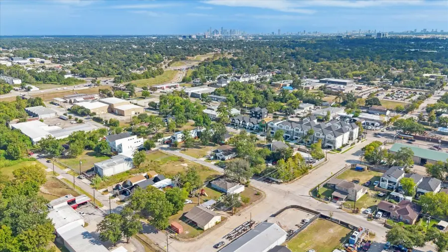 4836 Creekmont Drive, Houston, TX 77091 - Image #2