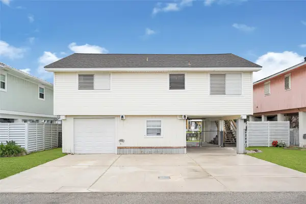 1227 Sailfish St, Hitchcock, TX 77563