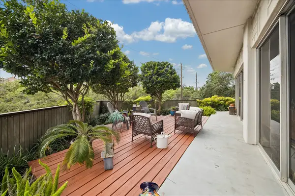 5050 Woodway Drive #2F, Houston, TX 77056