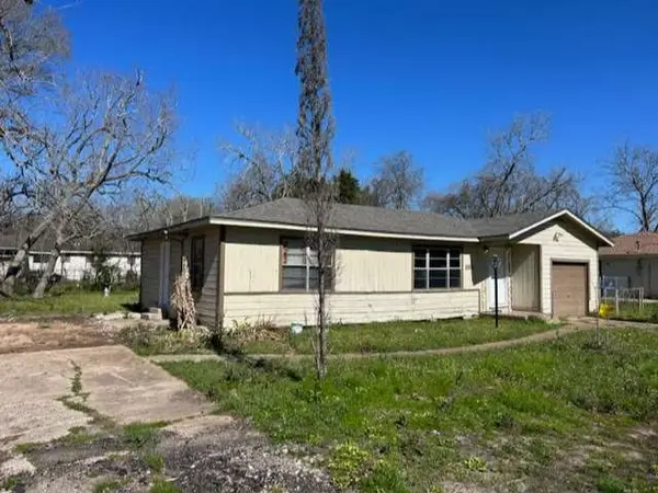 1156 2nd Street, Clute, TX 77531