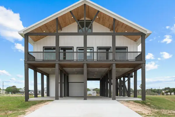 809 W Taylor Avenue, Port O Connor, TX 77982
