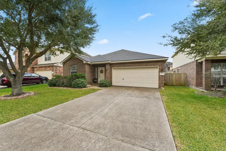 10010 Wood Leaf Court, Baytown, TX 77521 - Image #2