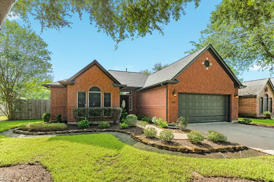 264 Lasso Street, Angleton, TX 77515 - #2