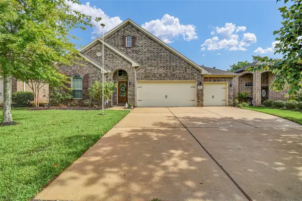 108 Woodridge Crossing, Clute, TX 77531