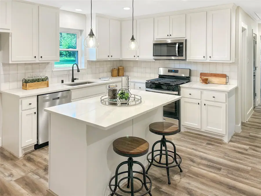 701 Cannan Drive, Angleton, TX 77515 - #3