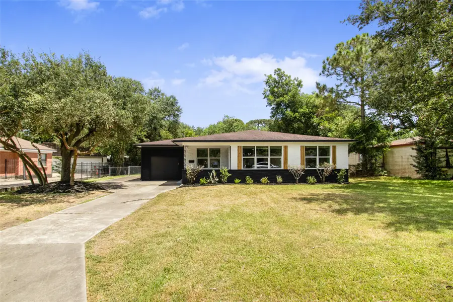 1405 W Crockett Street, La Marque, TX 77568 - #2