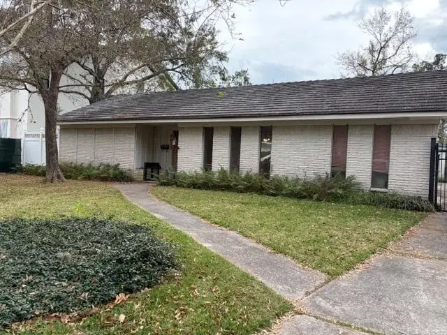 8623 Cedarbrake Drive, Spring Valley Village, TX 77055 - Image #1