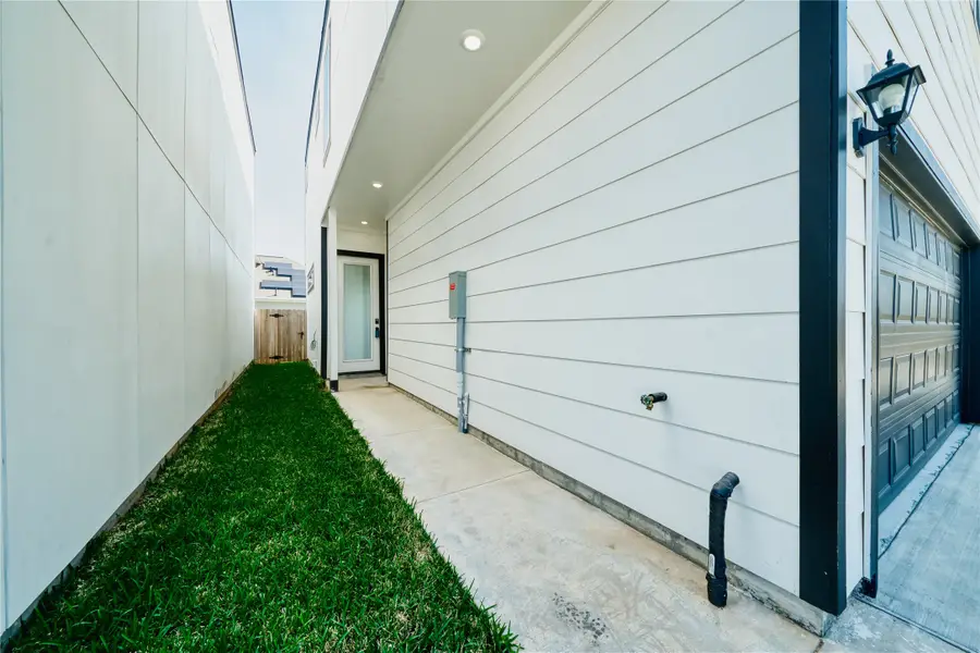 8107 Calhoun Road, Houston, TX 77033 - #2