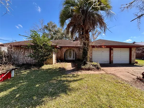 437 Bluebonnet Drive, Jones Creek, TX 77541