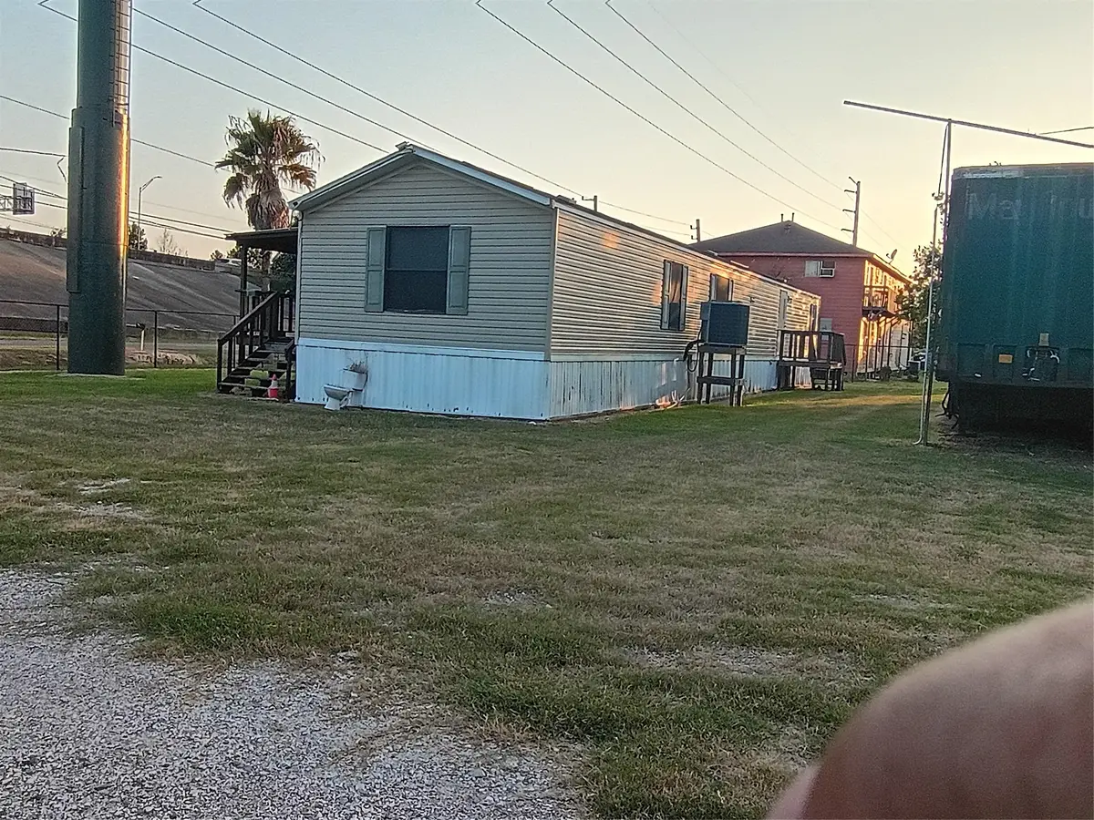 2709 East Fwy, Baytown, TX 77521 - #1