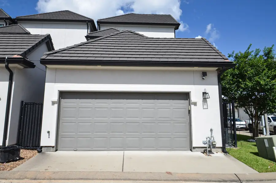 2431 Prairie Hollow Lane, Houston, TX 77077 - Image #3