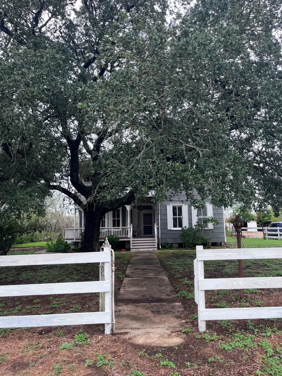 115 Nw 5th Street Nw, Waelder, TX 78959 - #2