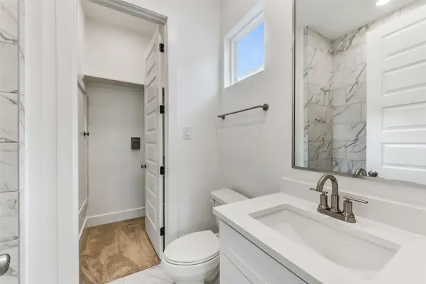 806 Fisher Street #E, Houston, TX 77018