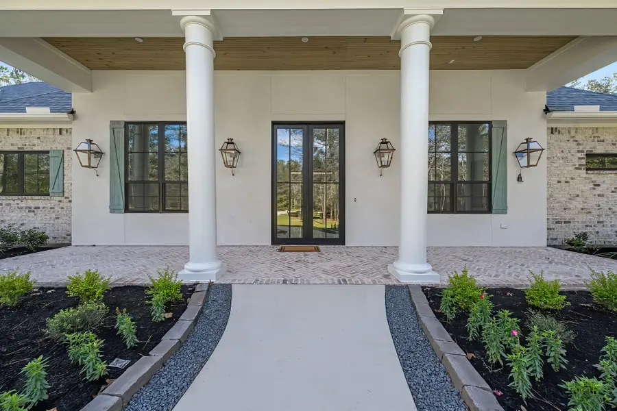 26041 Crown Ranch Boulevard, Montgomery, TX 77316 - Image #2