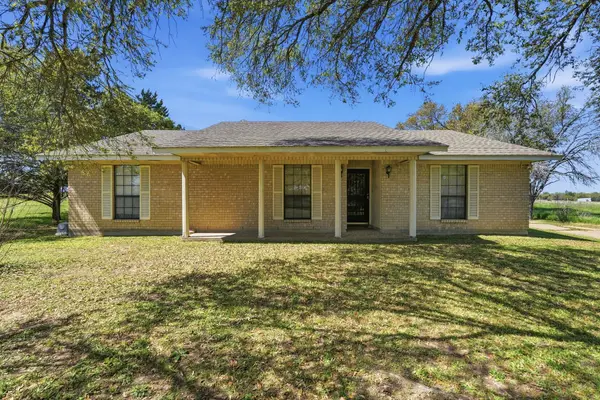 4678 Highway 90, Madisonville, TX 77864