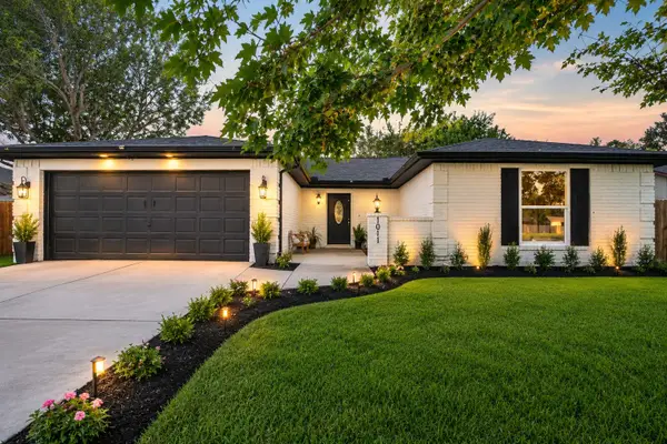 1011 Kensington Drive, Pearland, TX 77584