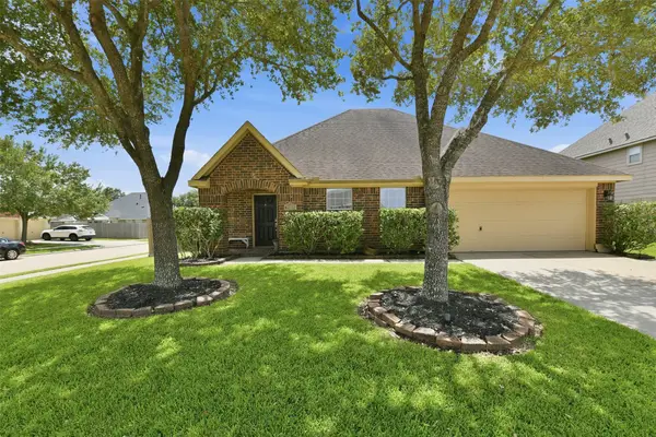 2002 Water Oak Drive, Pearland, TX 77581