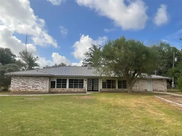 1672 Fm 318, Hallettsville, TX 77964