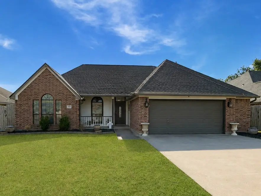 205 Madison Avenue, Clute, TX 77531 - #1