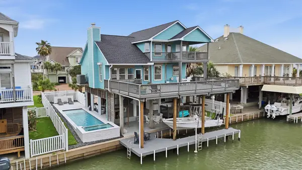 918 Short Reach Drive, Tiki Island, TX 77554