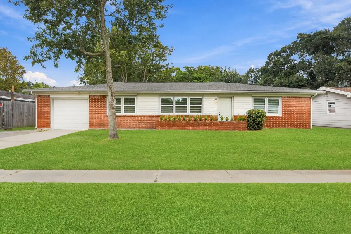 416 21st Avenue N, Texas City, TX 77590 - #1