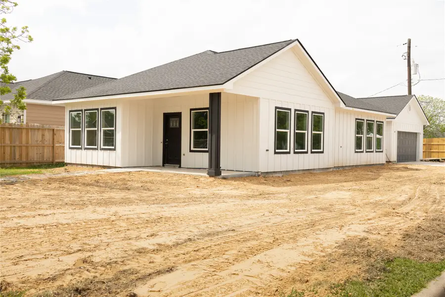 1300 Edison Avenue, Baytown, TX 77520 - #2
