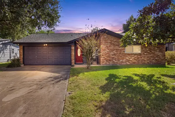 321 Chestnut Street, Lake Jackson, TX 77566
