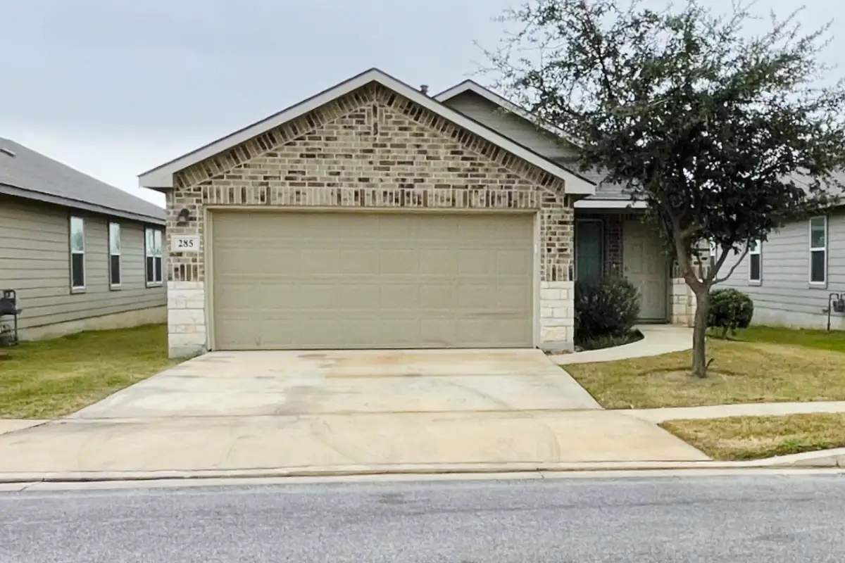 285 Middle Green Loop, Floresville, TX 78114 - Image #1
