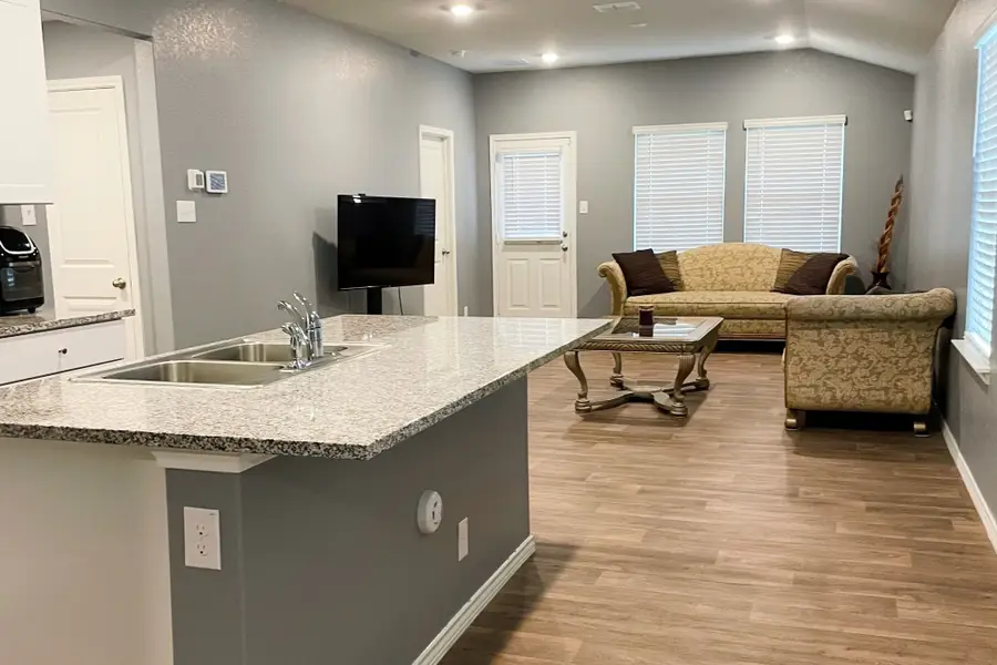 285 Middle Green Loop, Floresville, TX 78114 - Image #3