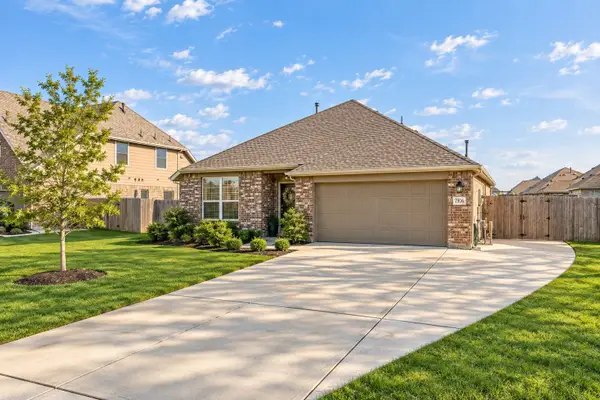 7106 Hillside Avenue, Mont Belvieu, TX 77523