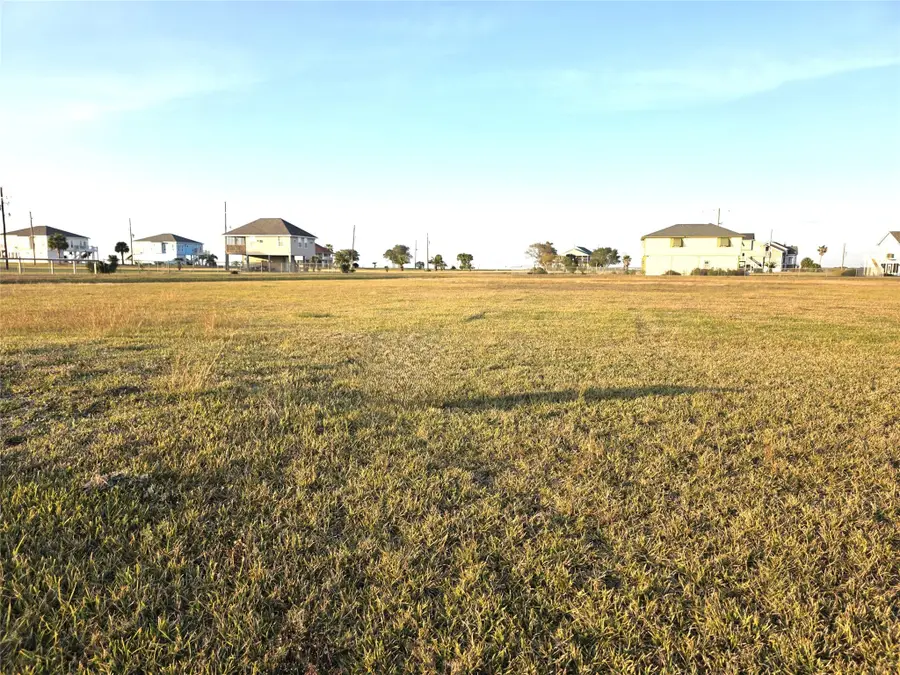 1 Mockingbird Lane, Anahuac, TX 77514 - Image #2