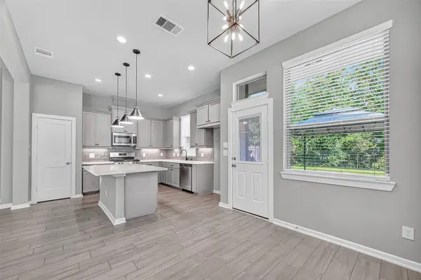 477 Long Leaf Pine Dr, Montgomery, TX 77316