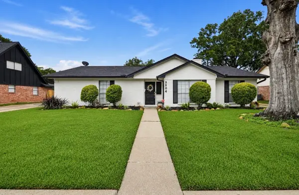 2204 S Fisher Court, Pasadena, TX 77502