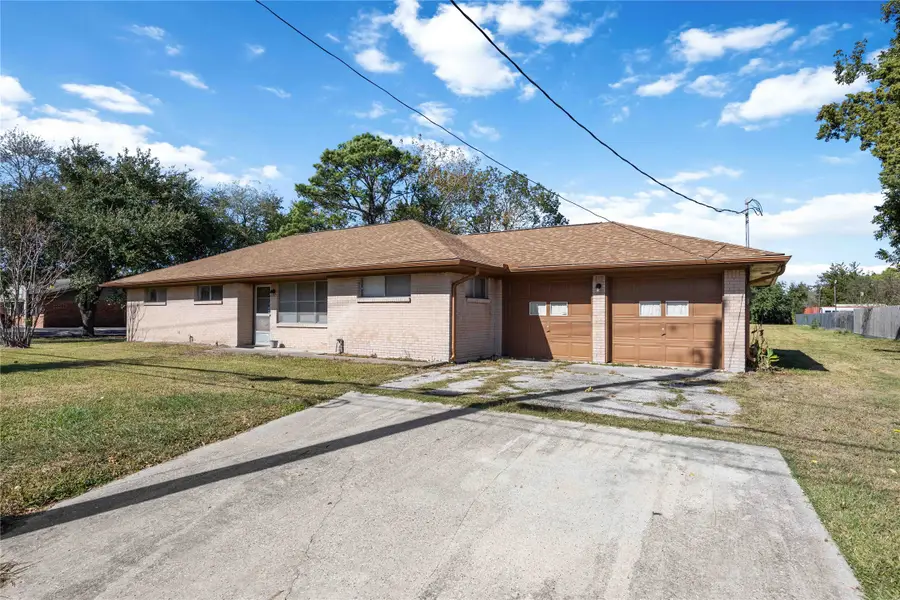 615 Massey Tompkins Road, Baytown, TX 77521 - Image #2