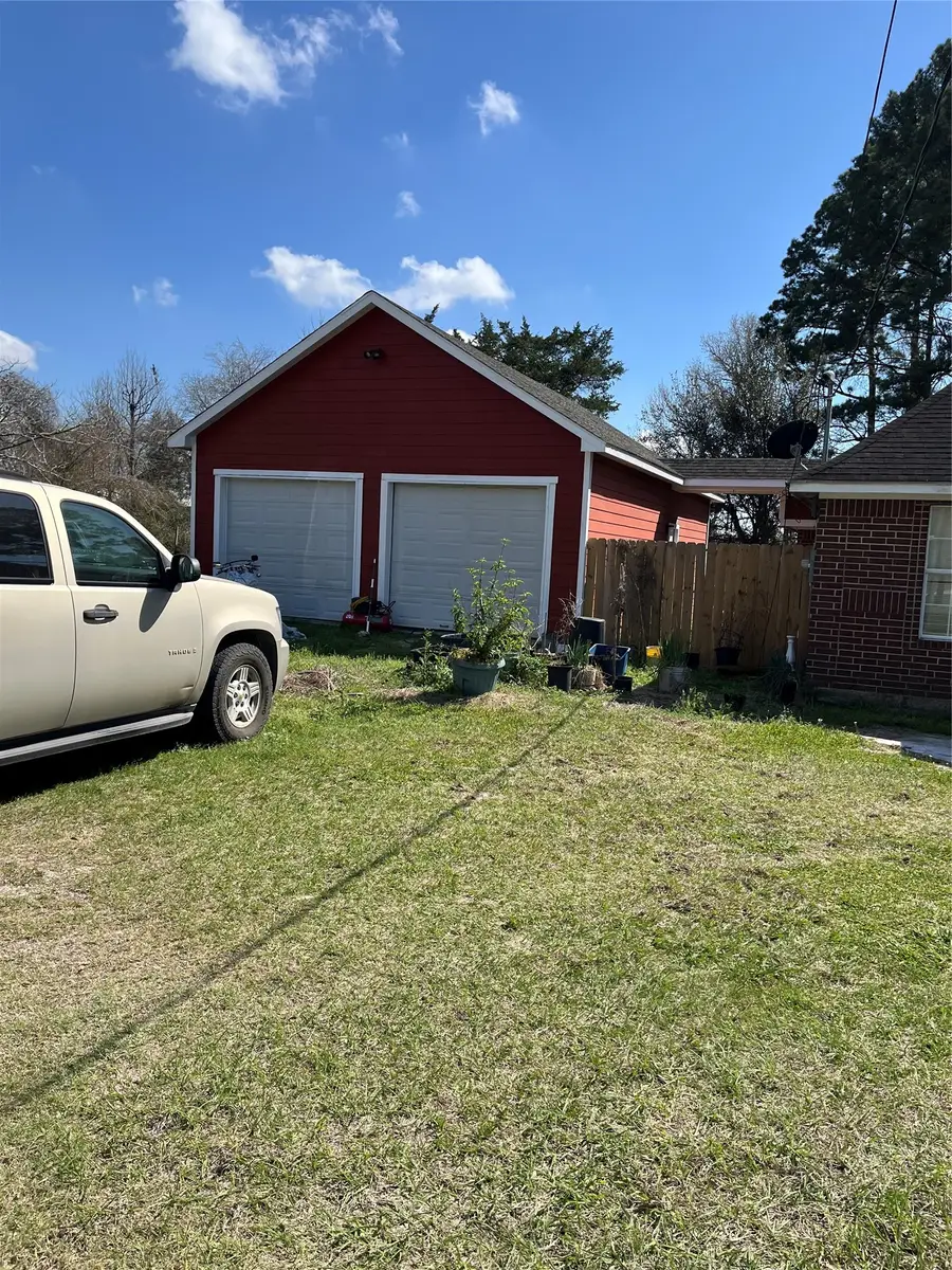 320 Commerce Lane, Highlands, TX 77562 - #2