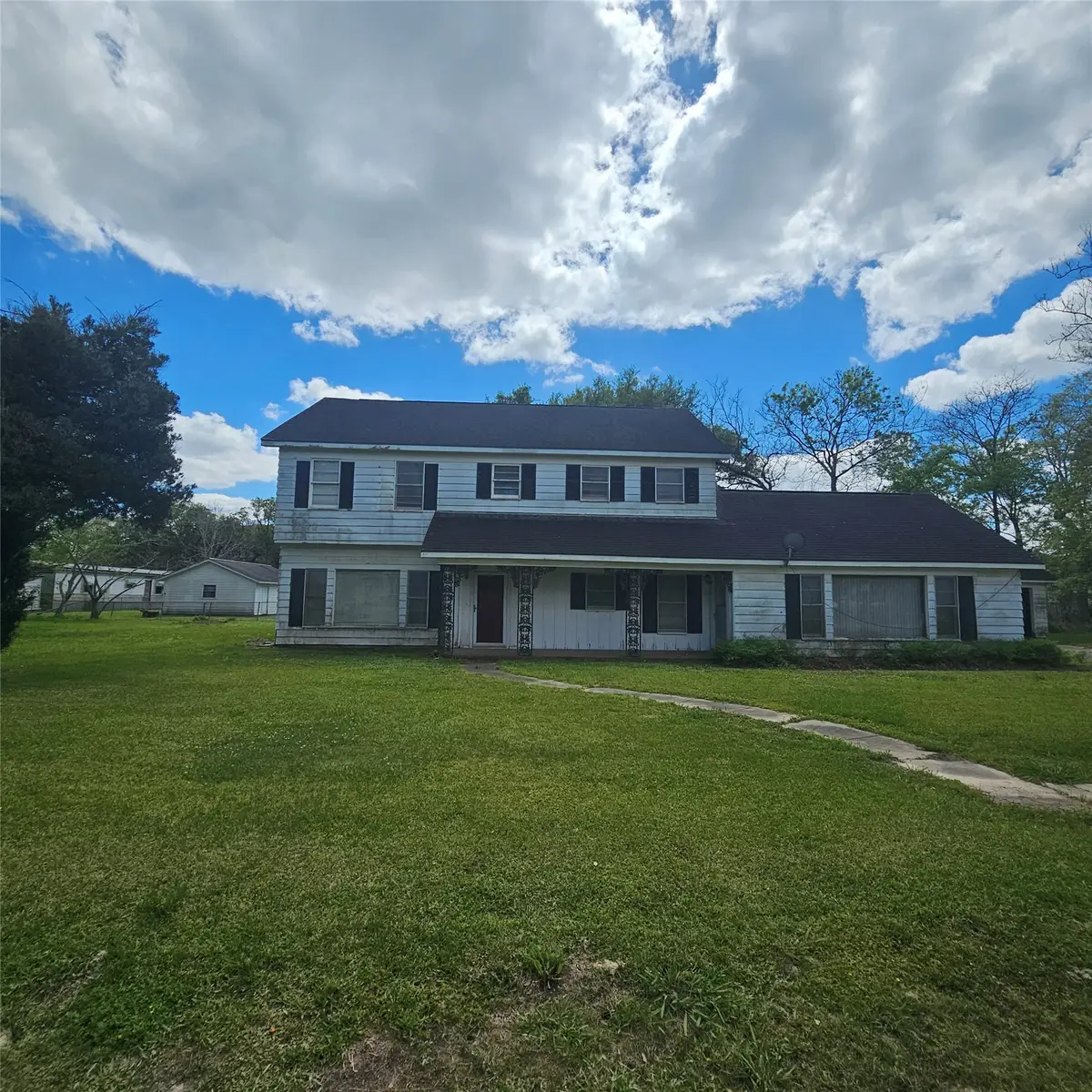 565 W Hartel Street, Sour Lake, TX 77659 - #1