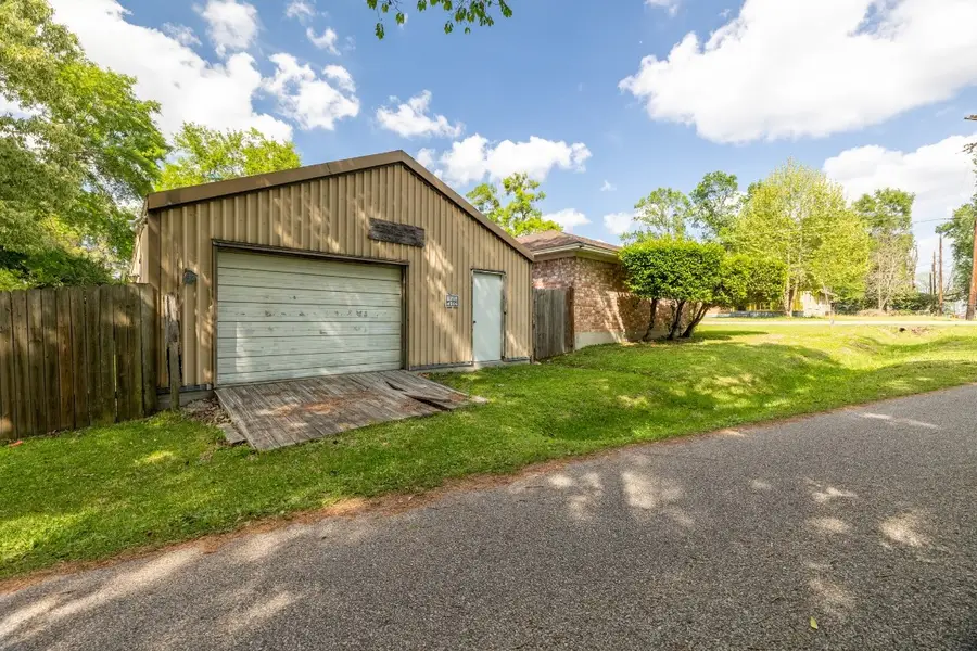 201 N Cleveland Avenue, Cleveland, TX 77327 - #3