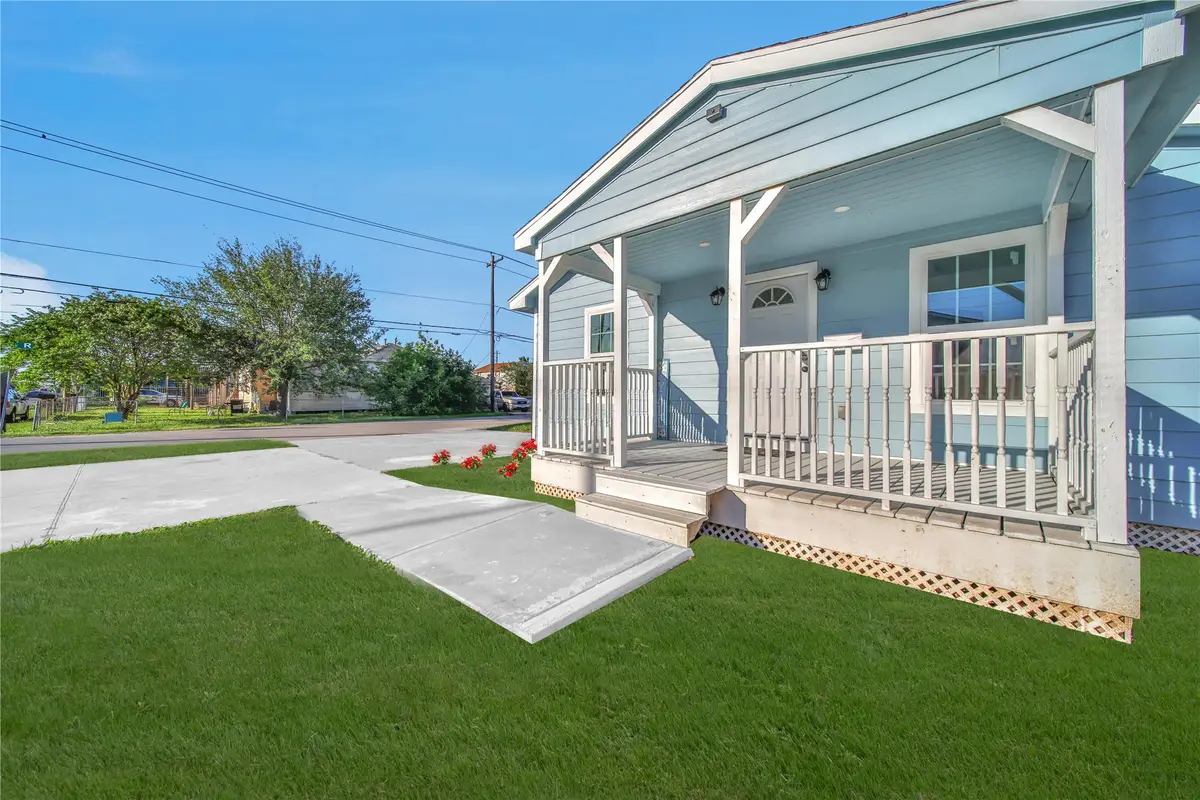 2221 Grover Avenue, Galveston, TX 77551 - Image #1