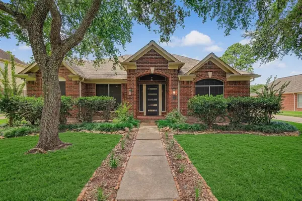 1210 Bob White Drive, Friendswood, TX 77546