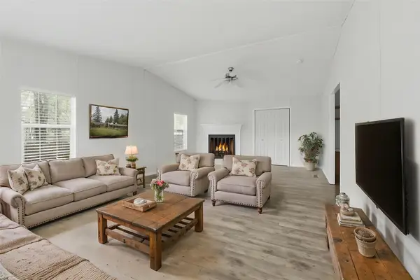 210 Nassau Lane, Point Blank, TX 77364