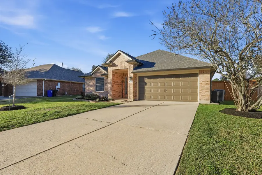 203 Colony Lake Lane, Dickinson, TX 77539 - Image #2